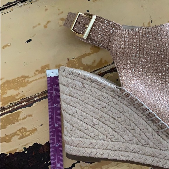 💥🆕💥KENNET COLE TAN GOLD ESPADRILLE WEDGES - Picture 2 of 8